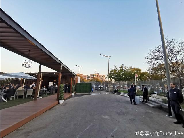 华为手机高管突然晒出5G信号塔照片 网友：原来意在“变焦”
