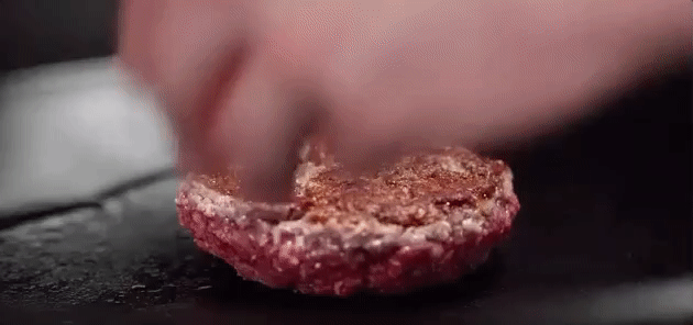 （Impossible Foods 汉堡肉，图片来自QZ）