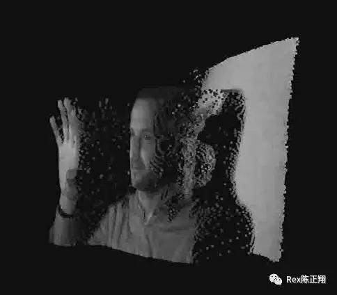 TOF摄像头拍摄的画面不仅有传统摄像头的图像,还有深度信息。